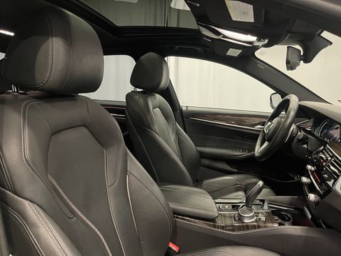Used 2019 BMW 530i xDrive w/ M Sport Package image 11