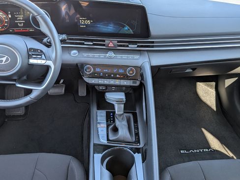 Certified 2025 Hyundai Elantra SEL image 15