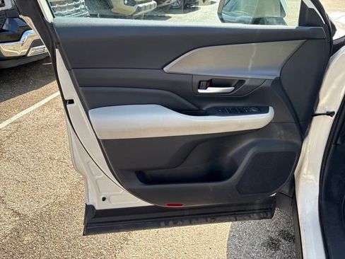 Used 2024 Toyota Grand Highlander XLE image 15