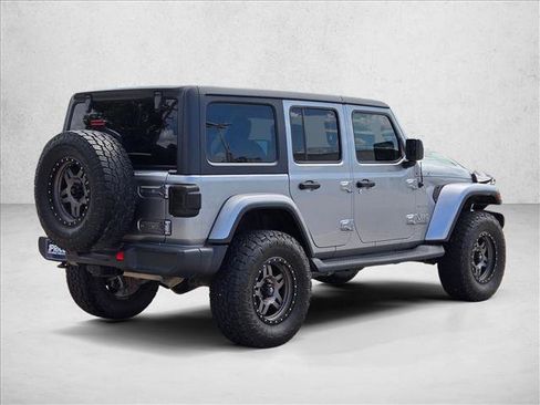 Used 2018 Jeep Wrangler Unlimited Sahara AWD/4WD image 5