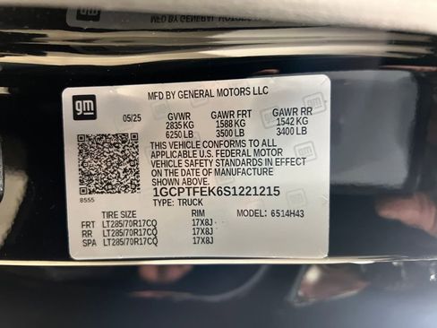 Certified 2025 Chevrolet Colorado ZR2 w/ Technology Package image 28