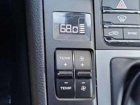 Used 2020 Porsche Macan Turbo image 27