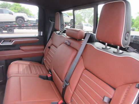 New 2026 GMC Sierra 2500 Denali Ultimate AWD/4WD image 13