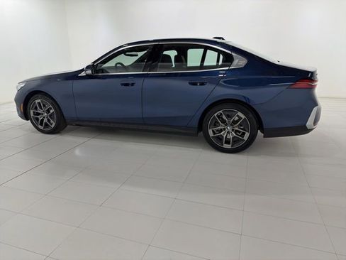 Used 2026 BMW 530i xDrive image 2
