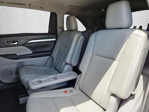 Used 2016 Toyota Highlander XLE FWD image 20
