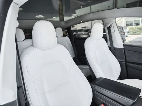 Used 2023 Tesla Model Y Long Range AWD/4WD image 32