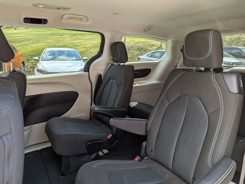 Used 2023 Chrysler Voyager LX FWD image 6