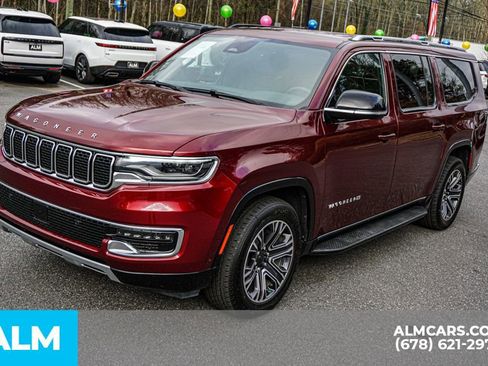 Used 2024 Jeep Wagoneer L Series II w/ Flexible Seating Group AWD/4WD image 15