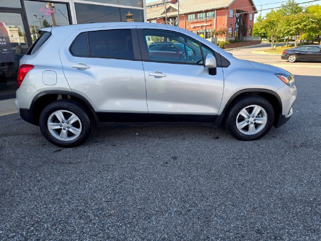 Used 2020 Chevrolet Trax LS FWD image 36