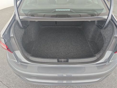 Used 2025 Volkswagen Jetta SE image 31