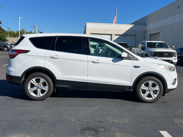 Used 2017 Ford Escape SE AWD/4WD image 38