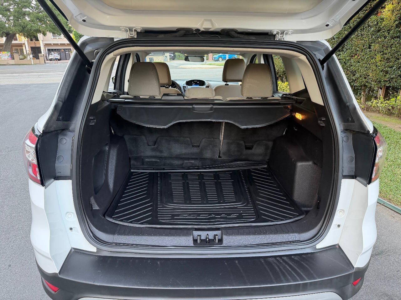 Used 2017 Ford Escape SE AWD/4WD image 19