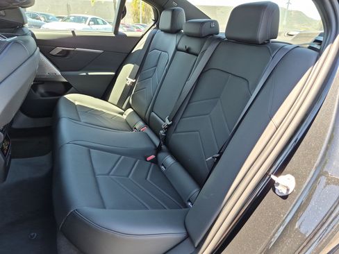 New 2027 BMW i5 eDrive40 w/ Executive Package RWD image 31