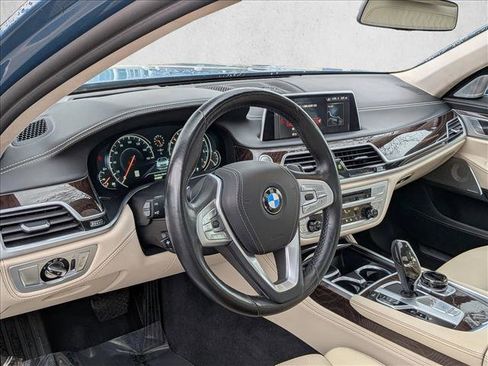 Used 2019 BMW 750i xDrive w/ Executive Package image 10