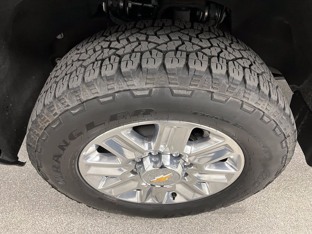 Used 2024 Chevrolet Silverado 2500 High Country w/ Technology Package AWD/4WD image 15