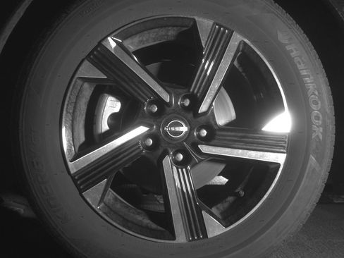 Used 2025 Nissan Sentra SV FWD image 12