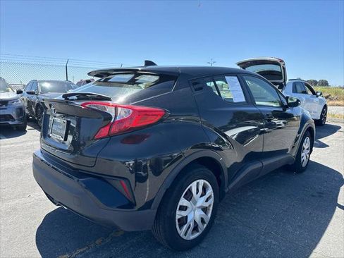 Used 2020 Toyota C-HR LE FWD image 3