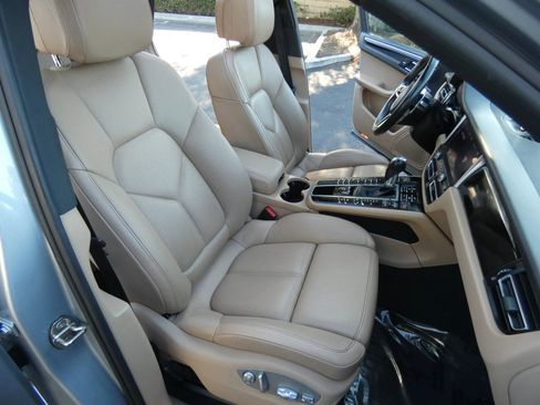 Used 2019 Porsche Macan image 27