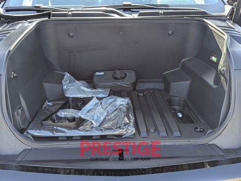 Used 2024 Chevrolet Silverado EV RST AWD/4WD image 4
