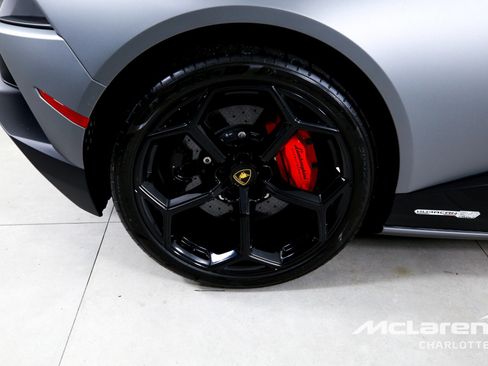 Used 2023 Lamborghini Huracan EVO image 28