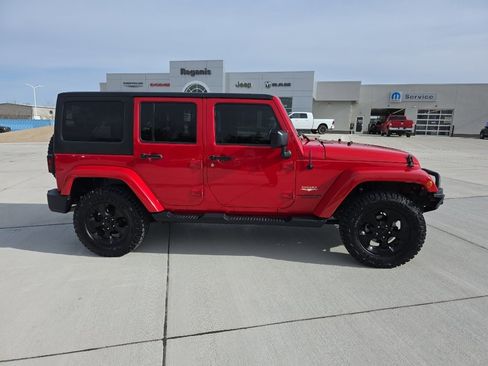 Used 2014 Jeep Wrangler Unlimited Sahara w/ Connectivity Group image 4