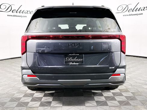 Used 2025 Kia Carnival SX w/ SX Dark Edition Package FWD image 5