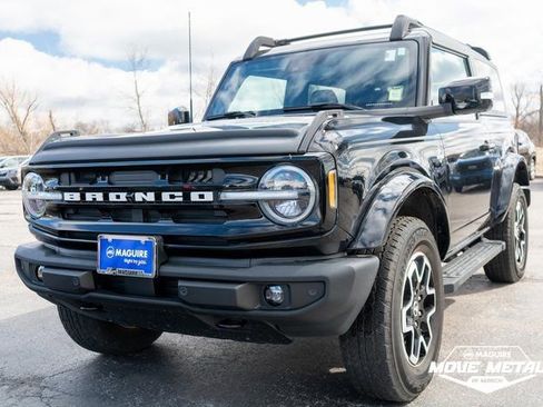 Used 2021 Ford Bronco Outer Banks image 2