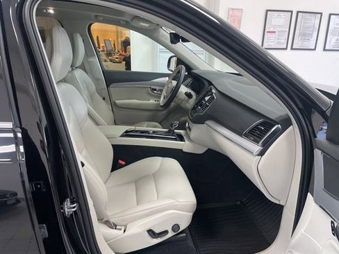 Used 2021 Volvo XC90 T5 Momentum w/ Climate Package image 14