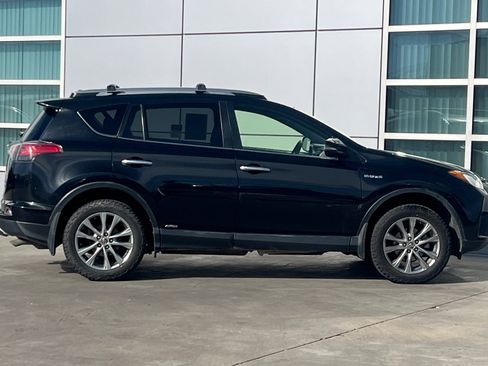 Used 2017 Toyota RAV4 Limited image 3