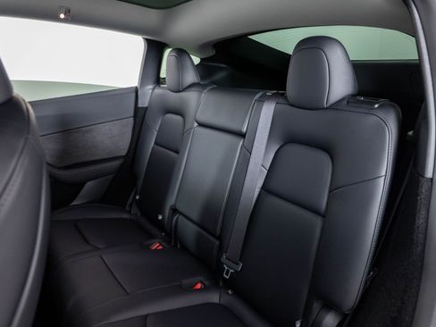 Used 2025 Tesla Model Y Long Range image 17