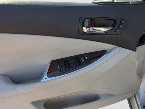 Used 2011 Lexus ES 350 image 9