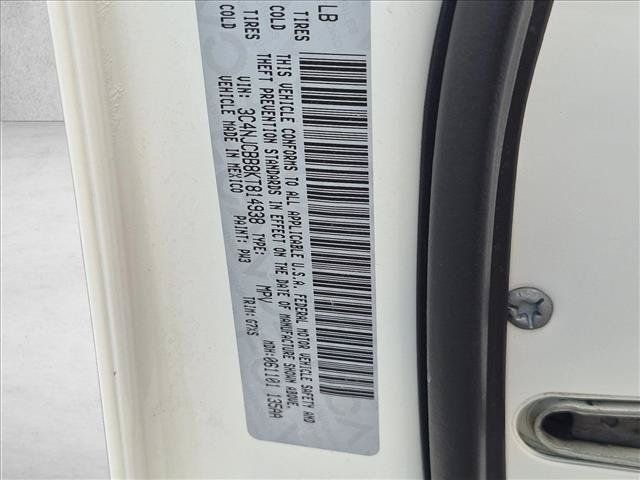 Used 2019 Jeep Compass Latitude FWD image 23