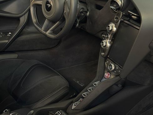 Used 2022 McLaren 720S Performance RWD image 28