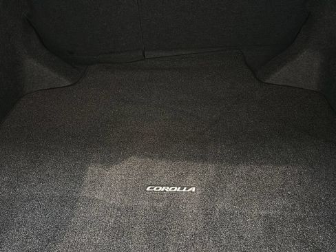 Used 2017 Toyota Corolla LE w/ Carpet Mat Package (TMS) FWD image 18