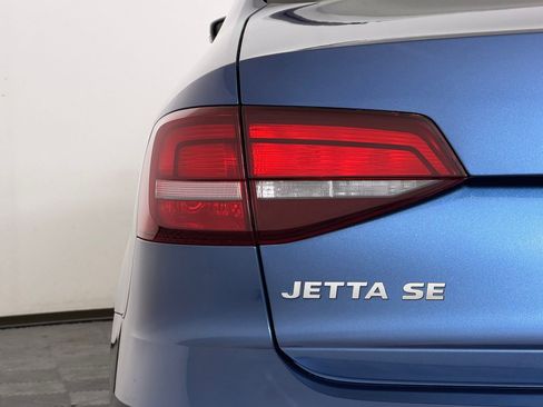 Used 2017 Volkswagen Jetta SE image 13