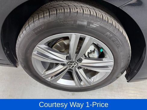 Used 2024 Volkswagen Jetta SE FWD image 12