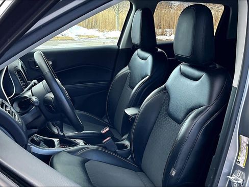 Used 2018 Jeep Compass Latitude w/ Cold Weather Group image 8