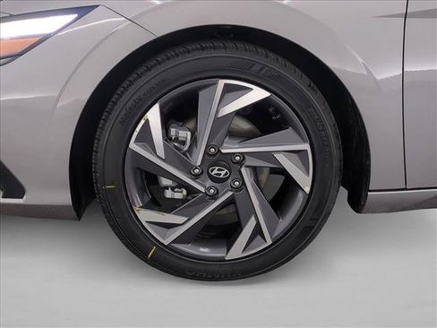 Used 2024 Hyundai Elantra Limited FWD image 28