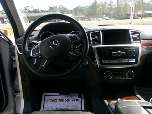Used 2013 Mercedes-Benz GL 550 4MATIC image 18
