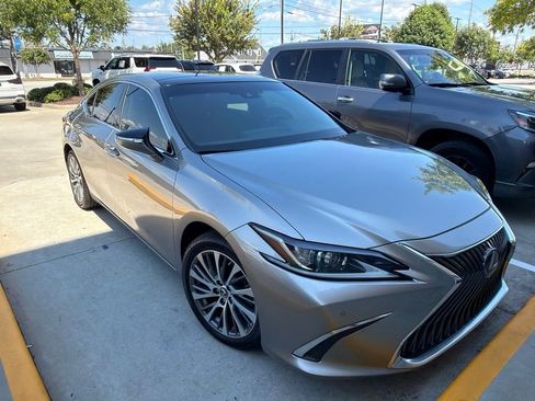 Used 2019 Lexus ES 350 w/ Premium Package FWD image 2