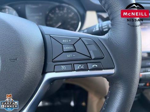Used 2017 Nissan Rogue SV w/ SV Premium Package AWD/4WD image 28