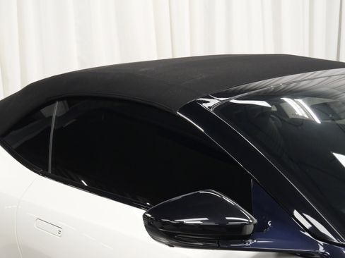 Used 2019 Aston Martin DB11 Volante image 38