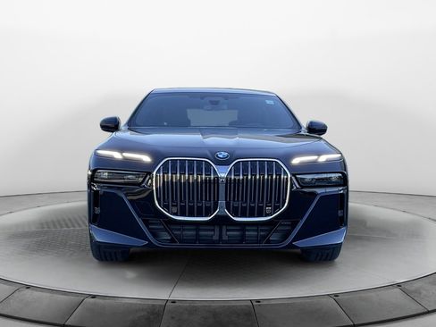 Certified 2023 BMW 740i image 2