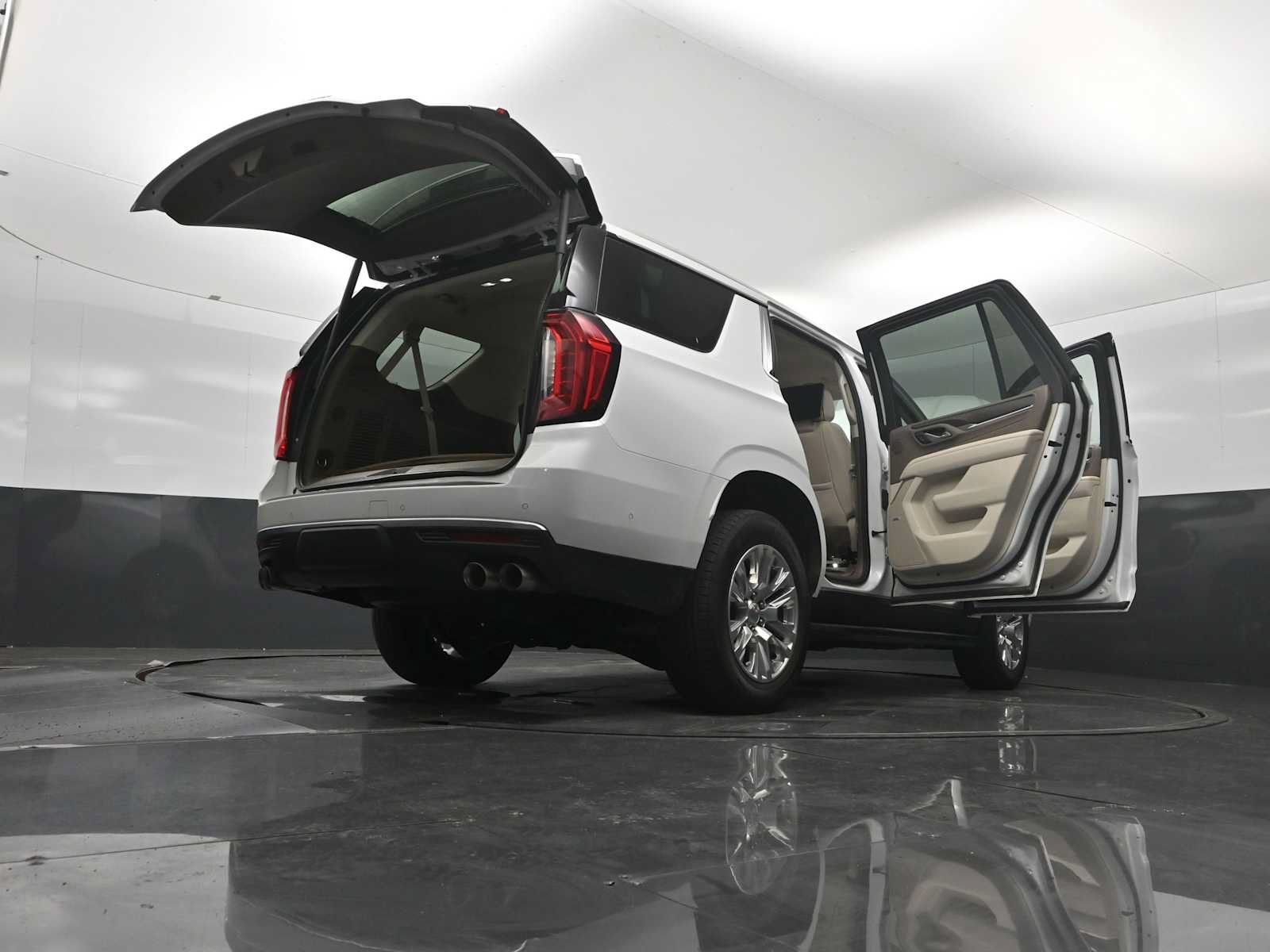 Used 2024 GMC Yukon Denali w/ Advanced Technology Package AWD/4WD image 38