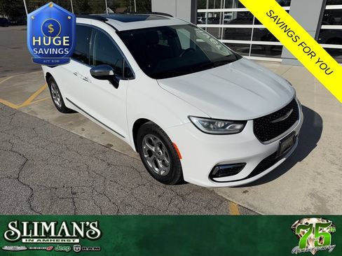 Used 2023 Chrysler Pacifica Limited FWD image 1