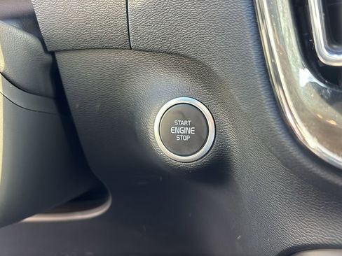 Certified 2025 Volvo XC40 B5 Plus AWD/4WD image 14