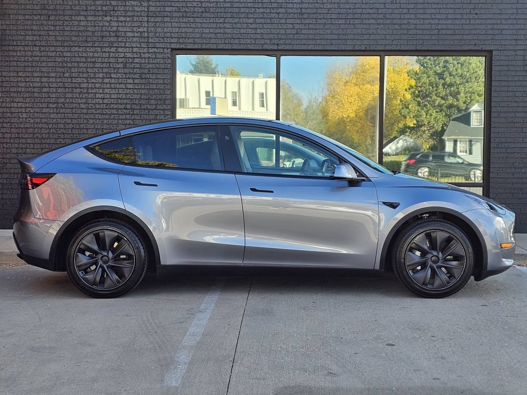 Used 2025 Tesla Model Y Long Range AWD/4WD image 9