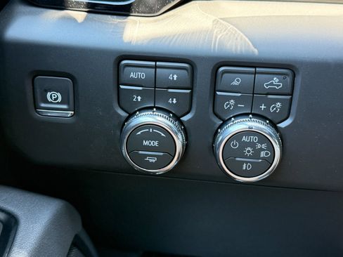 New 2026 GMC Sierra 2500 AT4 AWD/4WD image 32