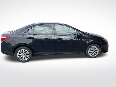 Used 2018 Toyota Corolla LE FWD image 2