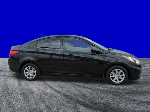 Used 2013 Hyundai Accent GLS image 3